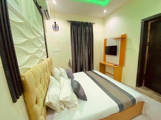 West Wing Hotel Lagos Exterior photo
