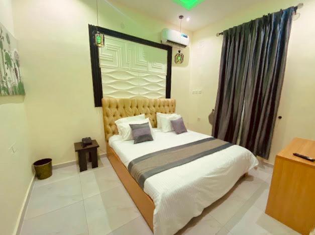 West Wing Hotel Lagos Exterior photo