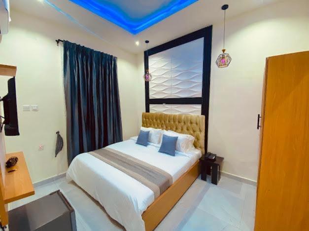 West Wing Hotel Lagos Exterior photo