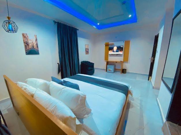 West Wing Hotel Lagos Exterior photo