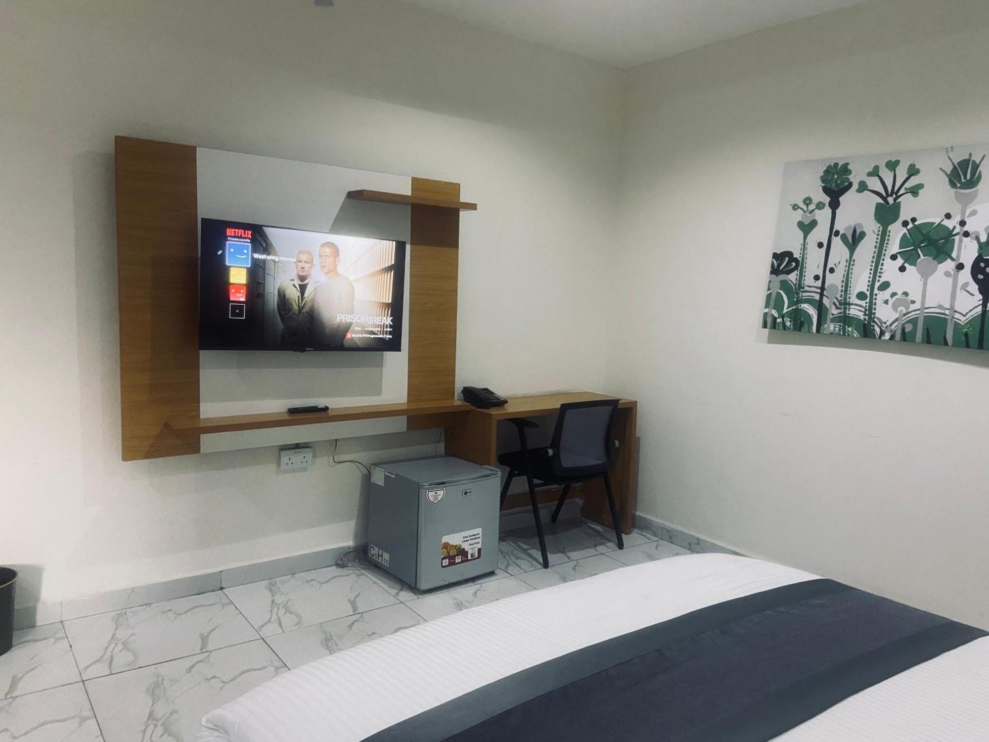 West Wing Hotel Lagos Exterior photo